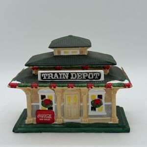 Coca Cola American Classics Town Square Christmas Village Train Depot Pembertown